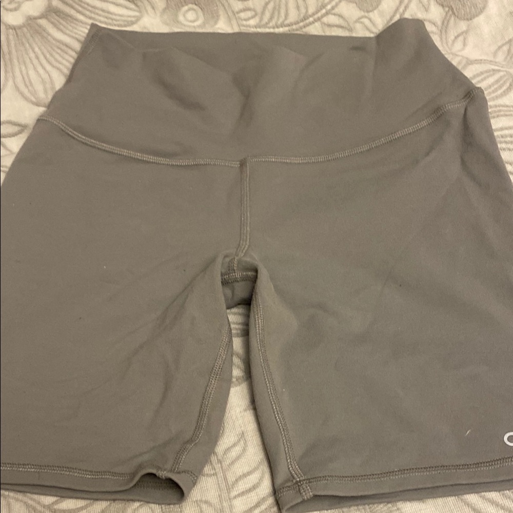 Alo M airbrush shorts EUC